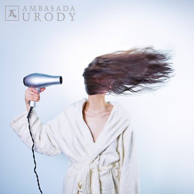 Dlaczego włosy wypadają i jak temu zapobiec?