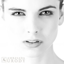 Jak zapobiec powstawaniu opadającej powieki?